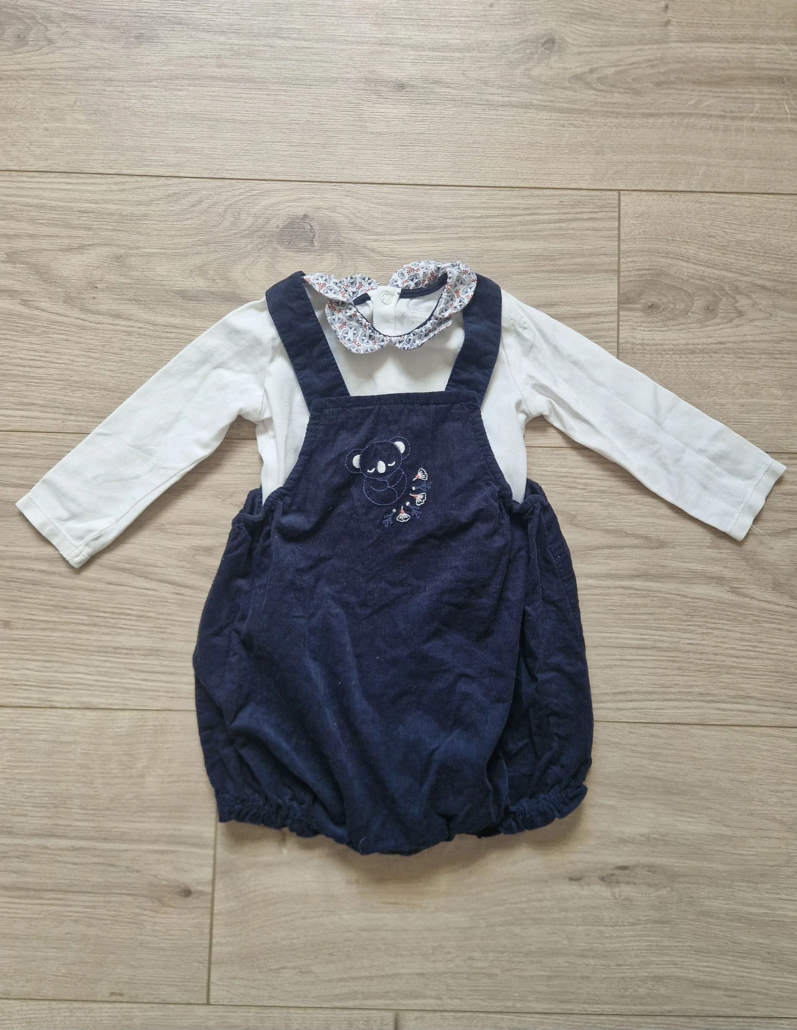 🐨 Ensemble salopette + body bébé fille – Obaïbi – 12 mois – très bon état